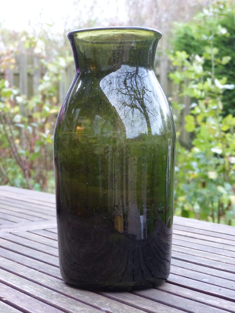 bouteilles et bocaux du 18e s pour collectionneur