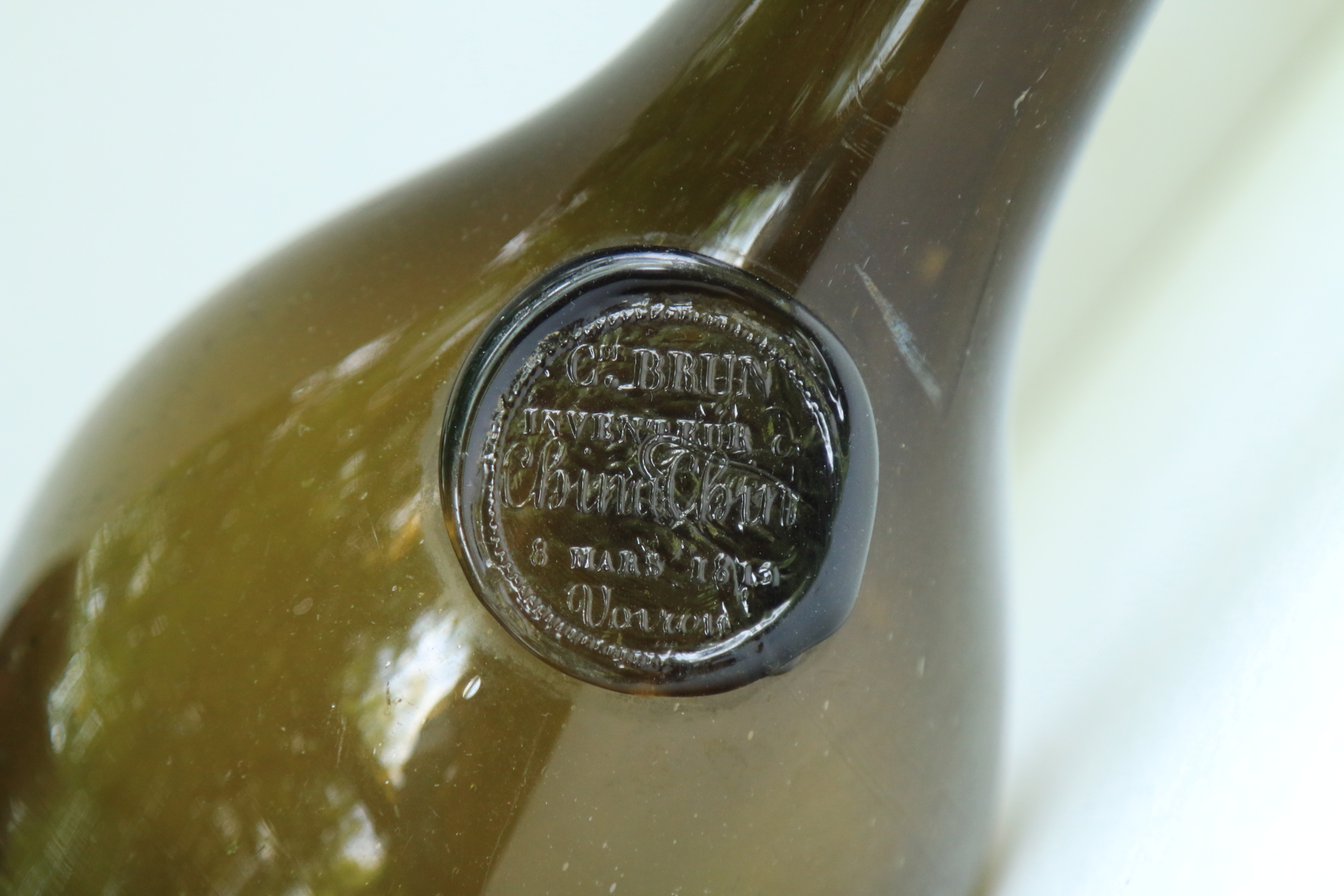 Une bouteille de « china china » Brun, vers 1820-30