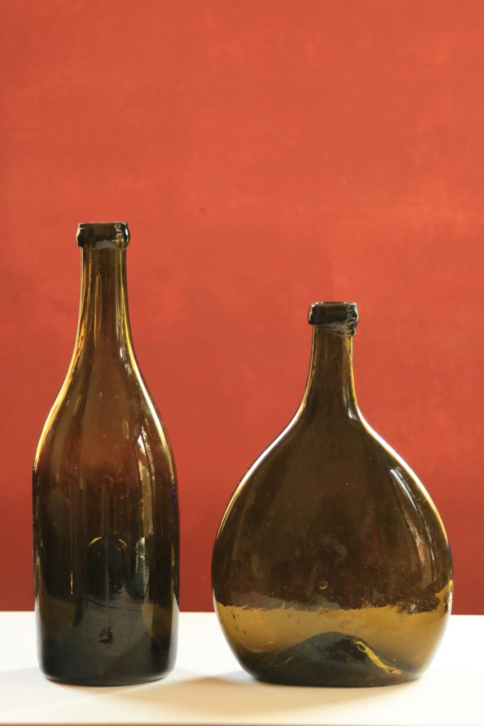 Bouteilles anciennes collection 18e siècle belgique