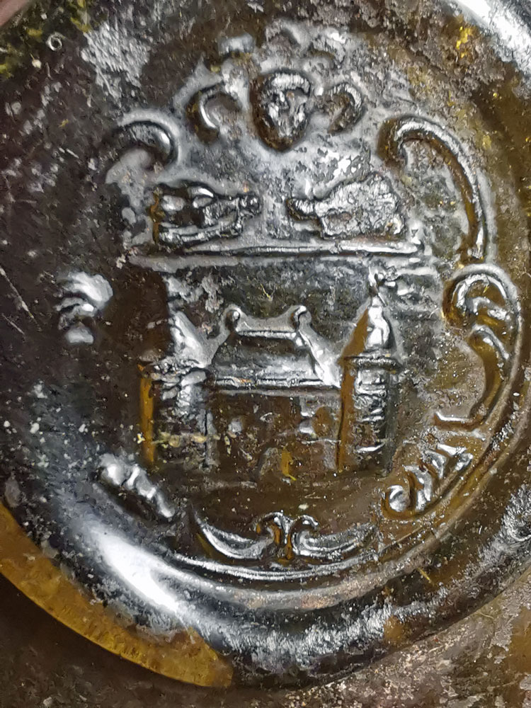 Une rare bouteille scellée en « maillet »