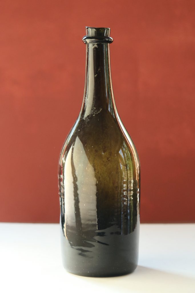 Bouteilles anciennes collection 18e siècle