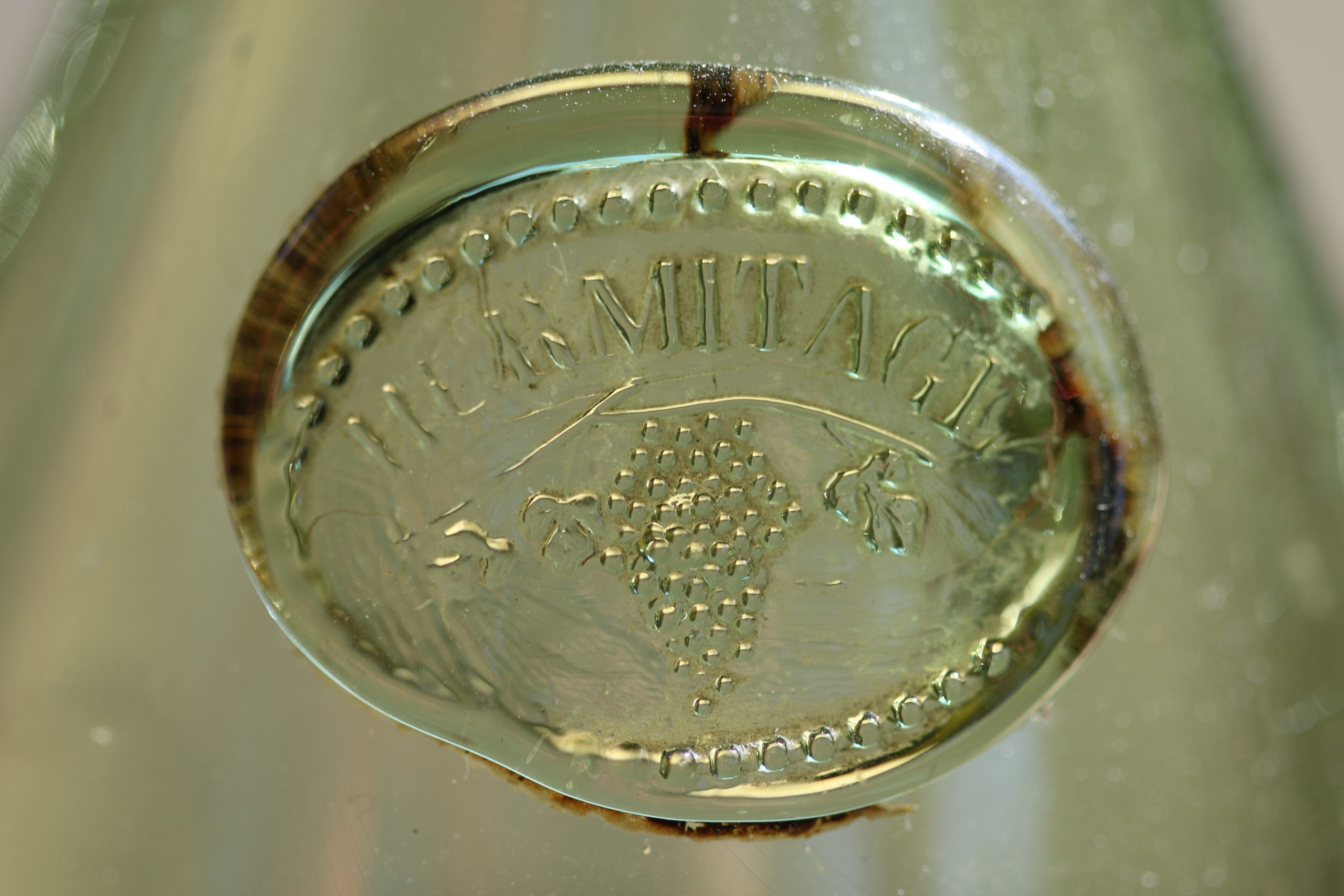 Trois bouteilles scellées du 19ème – cidre, Hermitage, Mâcon