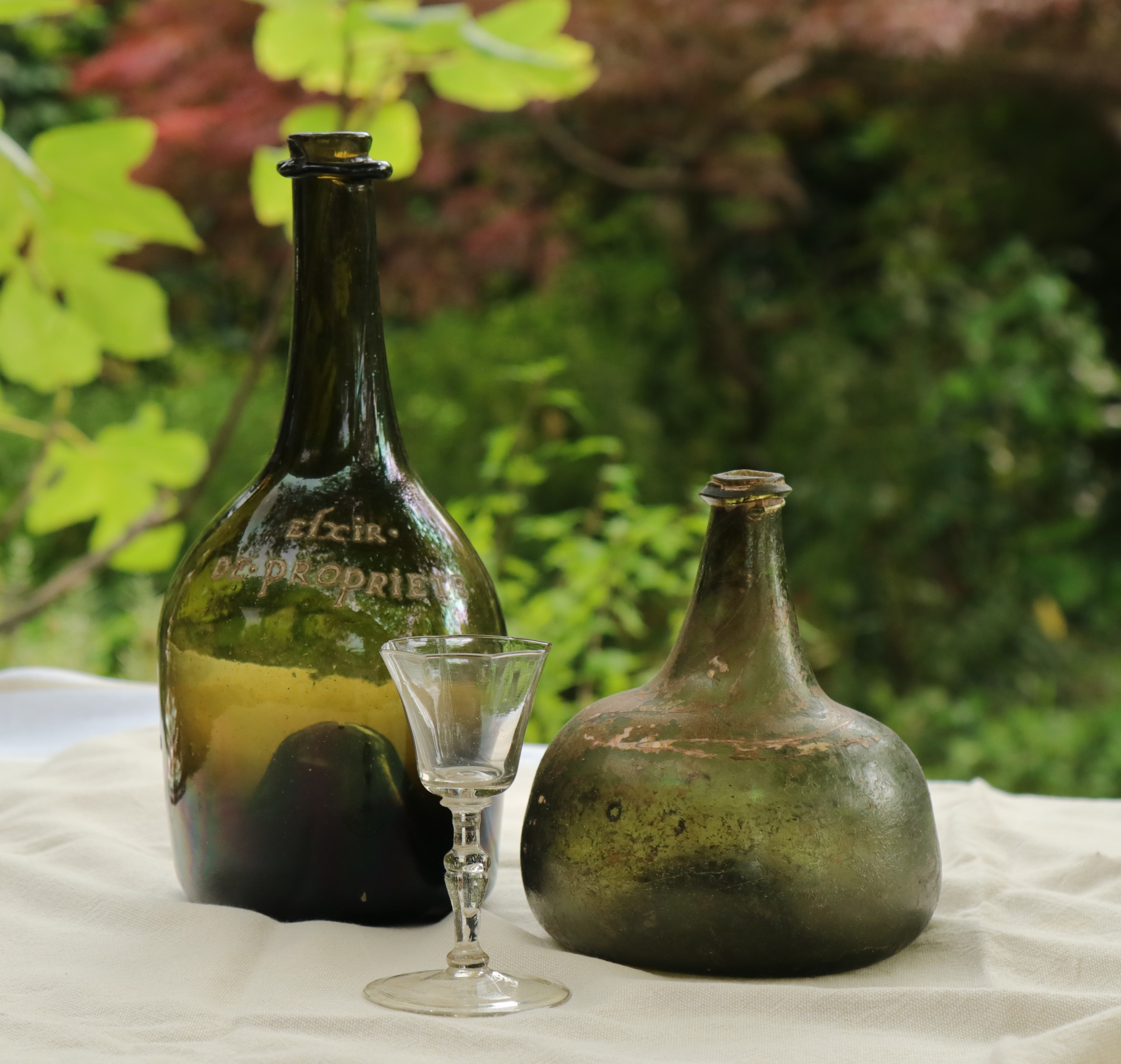 bouteilles anciennes, bouteille française 1730, bouteille hollandaise 1710, verre à vin 17ème, Dutch onion